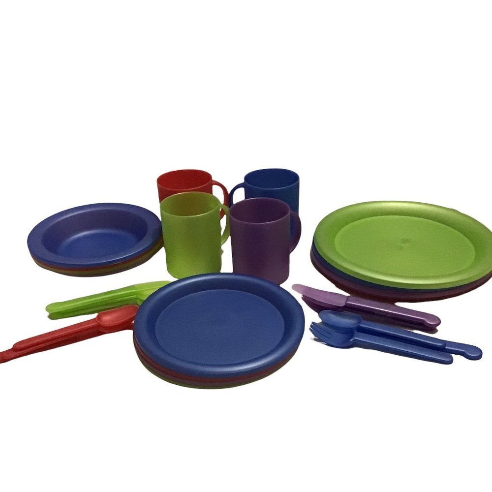 Vintage Packerware Plastic Service for 4 Dinner Plates bowls mugs utensils 28pc